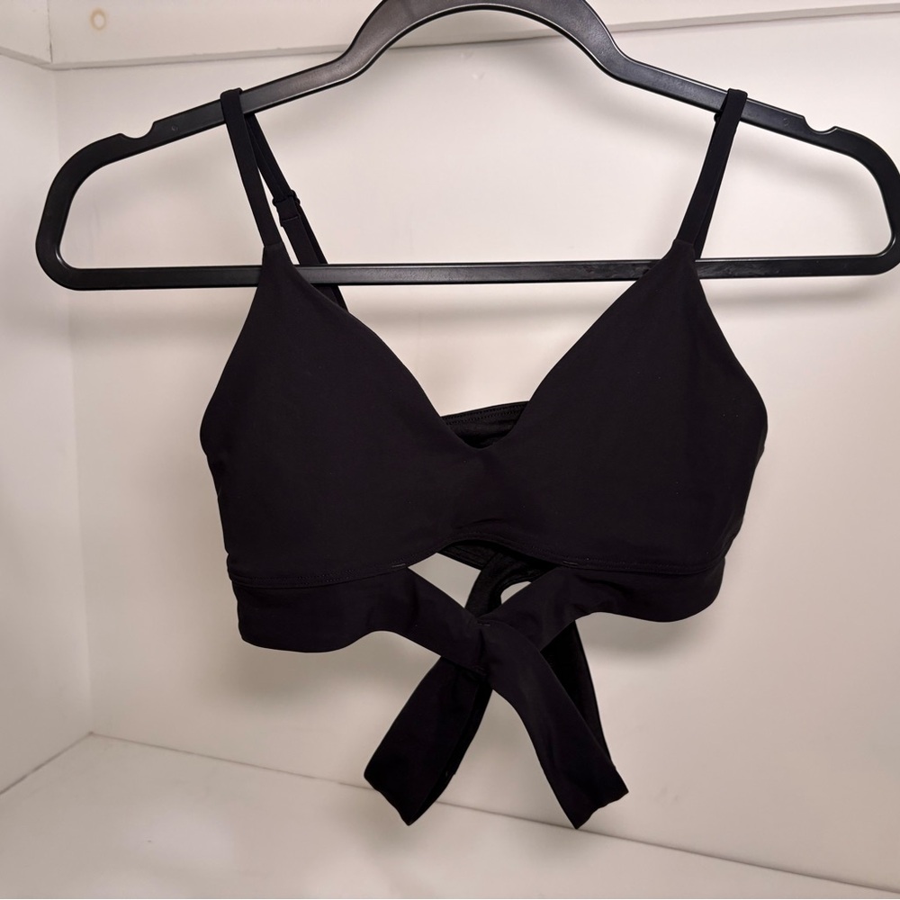 Lululemon v neck crossover underband bra